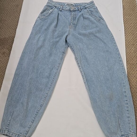 Zara Light Wash High Rise Wide Leg Baggy Jeans 4 - Picture 1 of 10